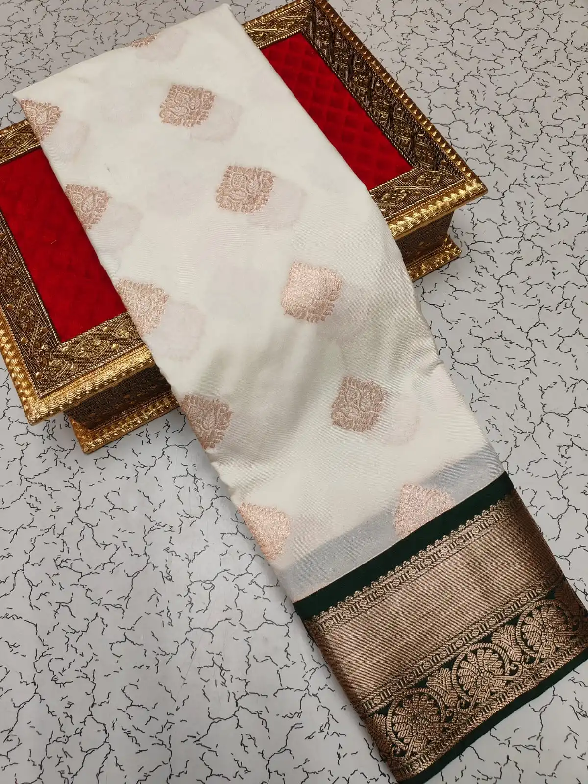 Mottu Butta Semi Kanchipuram Silk Saree